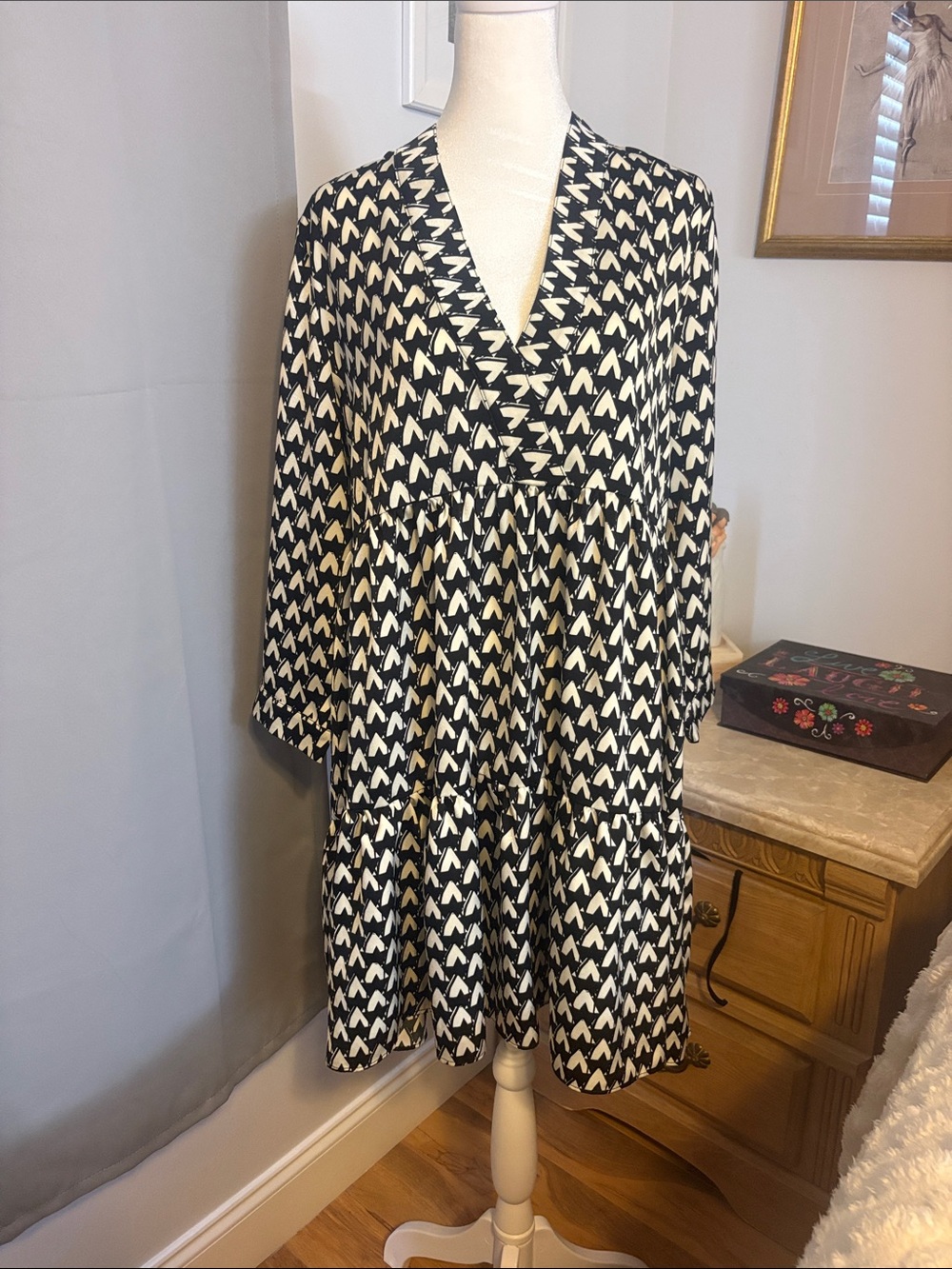 V-Neck Long Sleeve Tiered Black & Cream Printed Women's Dress